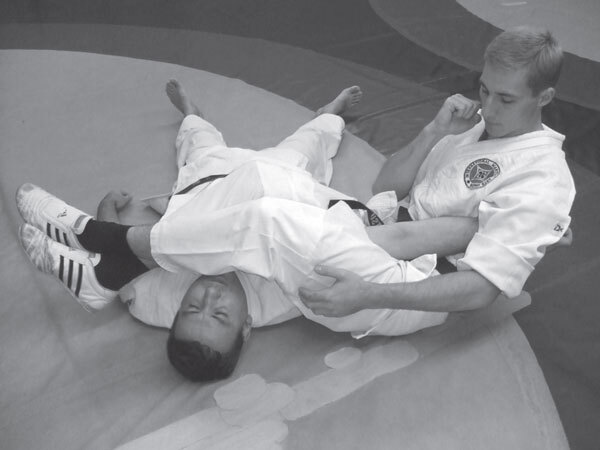 Джиу-джитсу – оружие спецслужб. Путь к победе - i_071.jpg