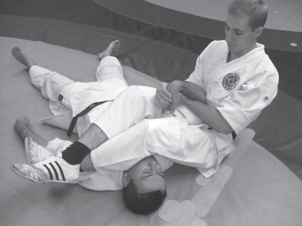 Джиу-джитсу – оружие спецслужб. Путь к победе - i_072.jpg