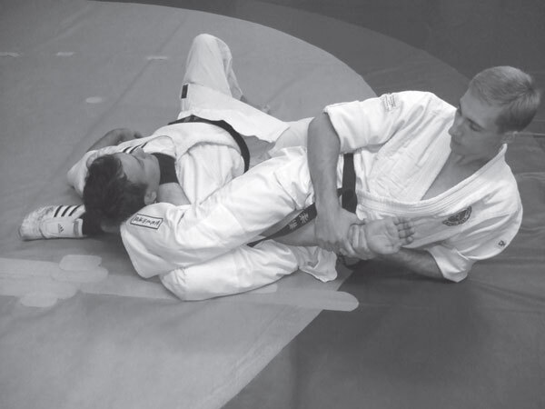 Джиу-джитсу – оружие спецслужб. Путь к победе - i_075.jpg
