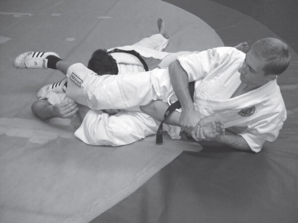Джиу-джитсу – оружие спецслужб. Путь к победе - i_076.jpg