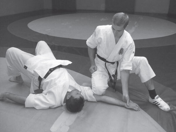 Джиу-джитсу – оружие спецслужб. Путь к победе - i_080.jpg