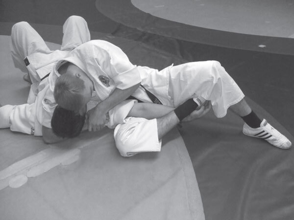 Джиу-джитсу – оружие спецслужб. Путь к победе - i_083.jpg