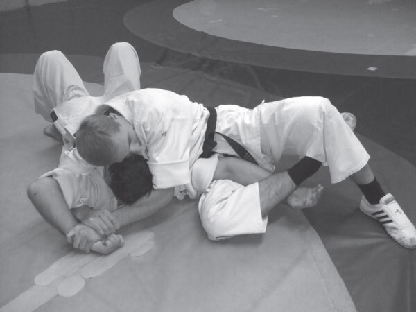 Джиу-джитсу – оружие спецслужб. Путь к победе - i_085.jpg