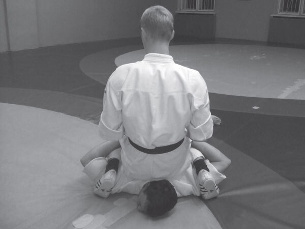 Джиу-джитсу – оружие спецслужб. Путь к победе - i_089.jpg