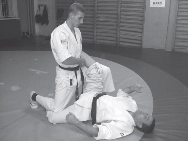 Джиу-джитсу – оружие спецслужб. Путь к победе - i_094.jpg