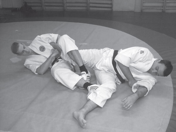 Джиу-джитсу – оружие спецслужб. Путь к победе - i_096.jpg
