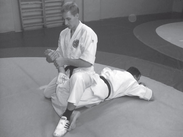 Джиу-джитсу – оружие спецслужб. Путь к победе - i_099.jpg