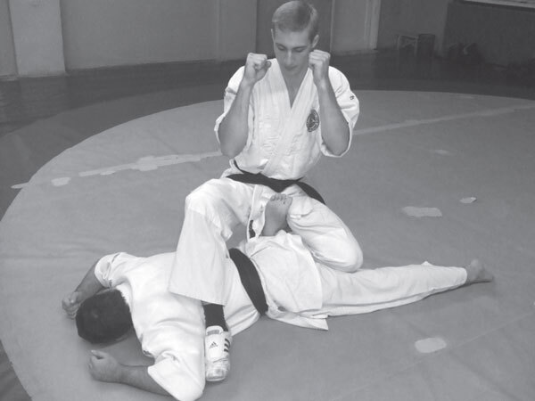 Джиу-джитсу – оружие спецслужб. Путь к победе - i_104.jpg