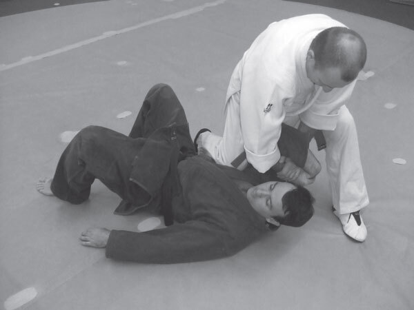 Джиу-джитсу – оружие спецслужб. Путь к победе - i_124.jpg