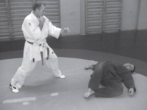 Джиу-джитсу – оружие спецслужб. Путь к победе - i_135.jpg