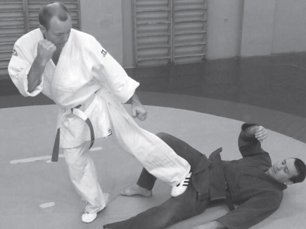 Джиу-джитсу – оружие спецслужб. Путь к победе - i_144.jpg