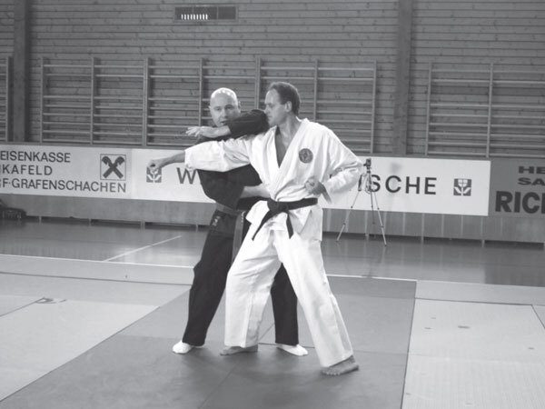 Джиу-джитсу – оружие спецслужб. Путь к победе - i_146.jpg