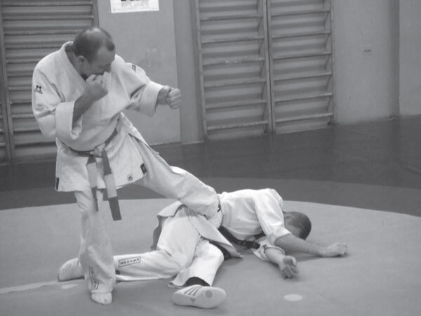 Джиу-джитсу – оружие спецслужб. Путь к победе - i_165.jpg