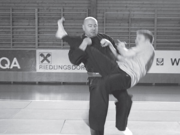 Джиу-джитсу – оружие спецслужб. Путь к победе - i_185.jpg