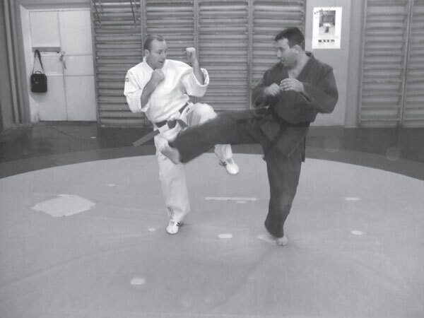 Джиу-джитсу – оружие спецслужб. Путь к победе - i_190.jpg