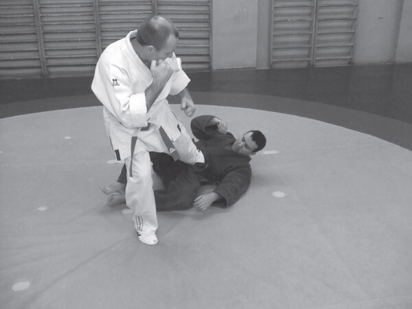 Джиу-джитсу – оружие спецслужб. Путь к победе - i_206.jpg