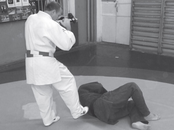 Джиу-джитсу – оружие спецслужб. Путь к победе - i_214.jpg