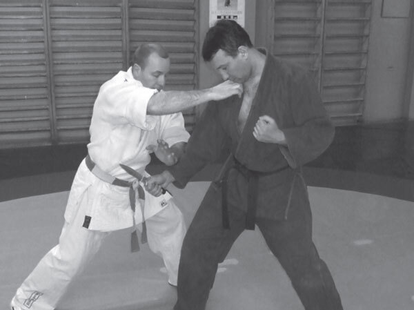 Джиу-джитсу – оружие спецслужб. Путь к победе - i_215.jpg