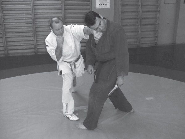 Джиу-джитсу – оружие спецслужб. Путь к победе - i_219.jpg