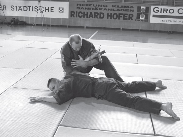 Джиу-джитсу – оружие спецслужб. Путь к победе - i_244.jpg