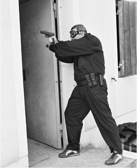 Вооруженная безопасность. Практическое руководство для сотрудников спецслужб - i_028.jpg