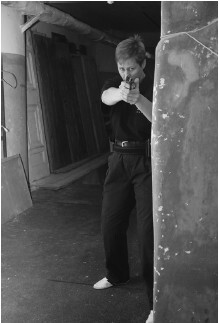 Вооруженная безопасность. Практическое руководство для сотрудников спецслужб - i_136.jpg