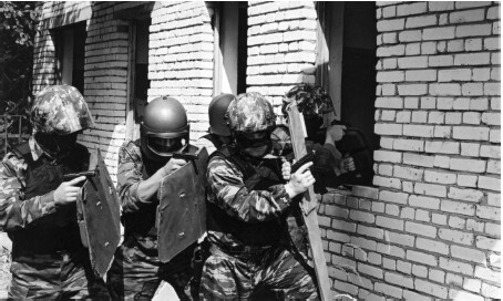 Вооруженная безопасность. Практическое руководство для сотрудников спецслужб - i_180.jpg