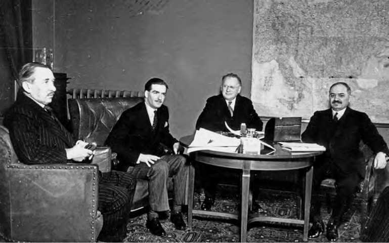 Рискованная игра Сталина: в поисках союзников против Гитлера, 1930-1936 гг. - i_016.jpg