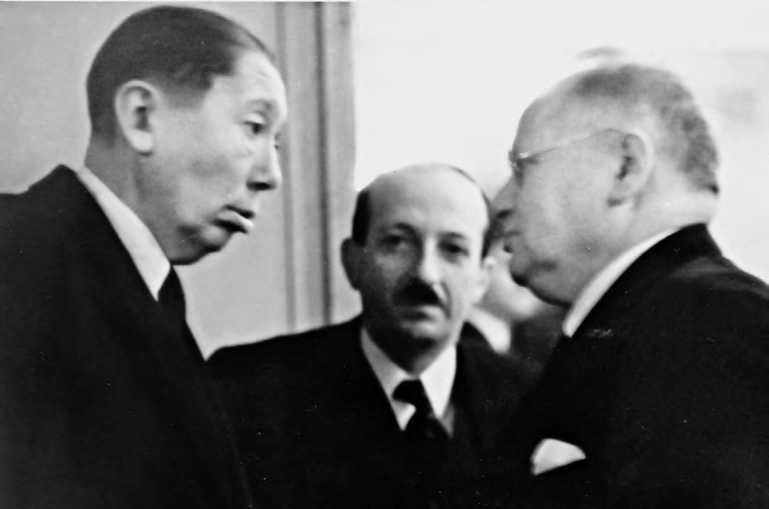 Рискованная игра Сталина: в поисках союзников против Гитлера, 1930-1936 гг. - i_018.jpg