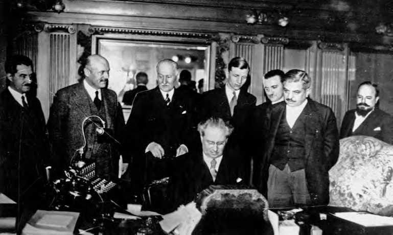 Рискованная игра Сталина: в поисках союзников против Гитлера, 1930-1936 гг. - i_020.jpg