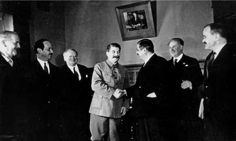 Рискованная игра Сталина: в поисках союзников против Гитлера, 1930-1936 гг. - i_023.jpg