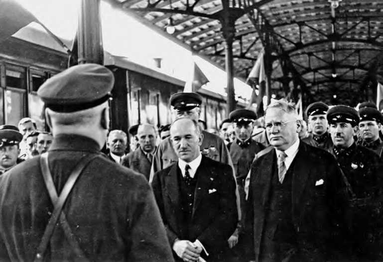 Рискованная игра Сталина: в поисках союзников против Гитлера, 1930-1936 гг. - i_024.jpg