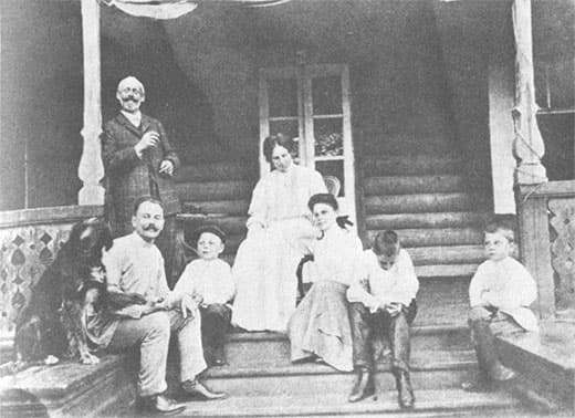 «Я хотел служить народу...»: Проза. Пьесы. Письма. Образ писателя - i_009.jpg