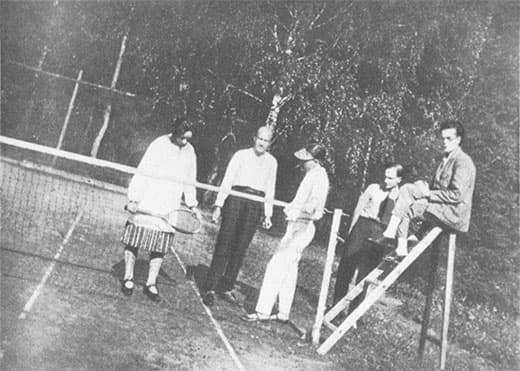 «Я хотел служить народу...»: Проза. Пьесы. Письма. Образ писателя - i_015.jpg