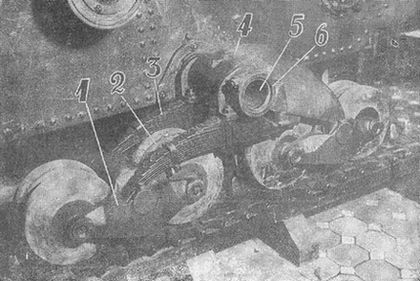 Танк Т-26. Устройство, работа, регулировка и уход - i_069.jpg