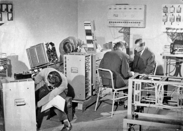 Информационные технологии в СССР. Создатели советской вычислительной техники - i_142.jpg