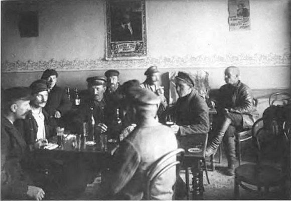 Повседневная жизнь советского города: Нормы и аномалии. 1920–1930 годы. - i_012.jpg