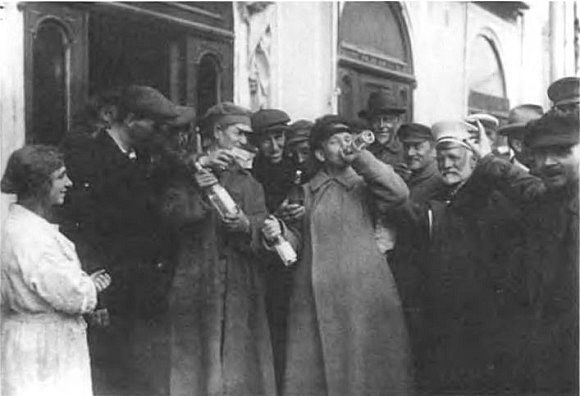 Повседневная жизнь советского города: Нормы и аномалии. 1920–1930 годы. - i_013.jpg