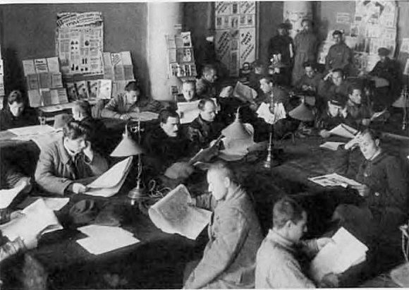 Повседневная жизнь советского города: Нормы и аномалии. 1920–1930 годы. - i_016.jpg