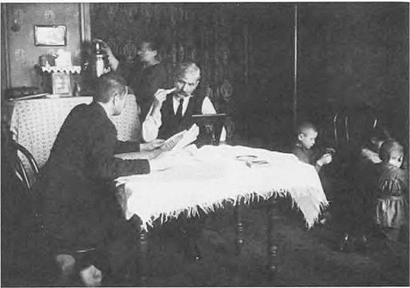 Повседневная жизнь советского города: Нормы и аномалии. 1920–1930 годы. - i_018.jpg