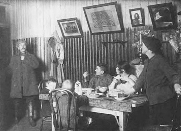 Повседневная жизнь советского города: Нормы и аномалии. 1920–1930 годы. - i_019.jpg