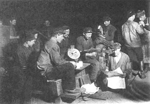 Повседневная жизнь советского города: Нормы и аномалии. 1920–1930 годы. - i_028.jpg