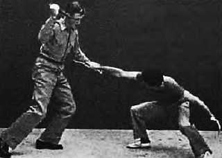 Учебник вымогателя, или Искусство владения навахой, ножом и цыганскими ножницами - _252.jpg