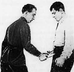 Учебник вымогателя, или Искусство владения навахой, ножом и цыганскими ножницами - _254.jpg