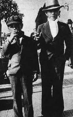 Учебник вымогателя, или Искусство владения навахой, ножом и цыганскими ножницами - _349.jpg