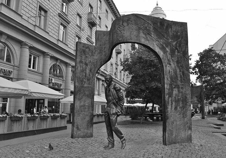 Книга Москвы: биография улиц, памятников, домов и людей - i_006.jpg