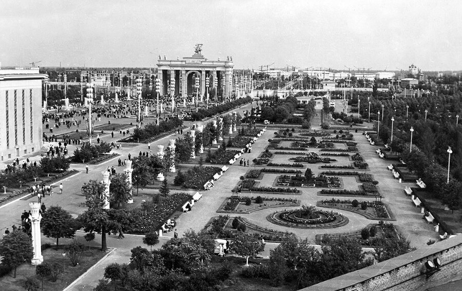 Книга Москвы: биография улиц, памятников, домов и людей - i_043.jpg