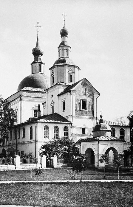 Книга Москвы: биография улиц, памятников, домов и людей - i_052.jpg