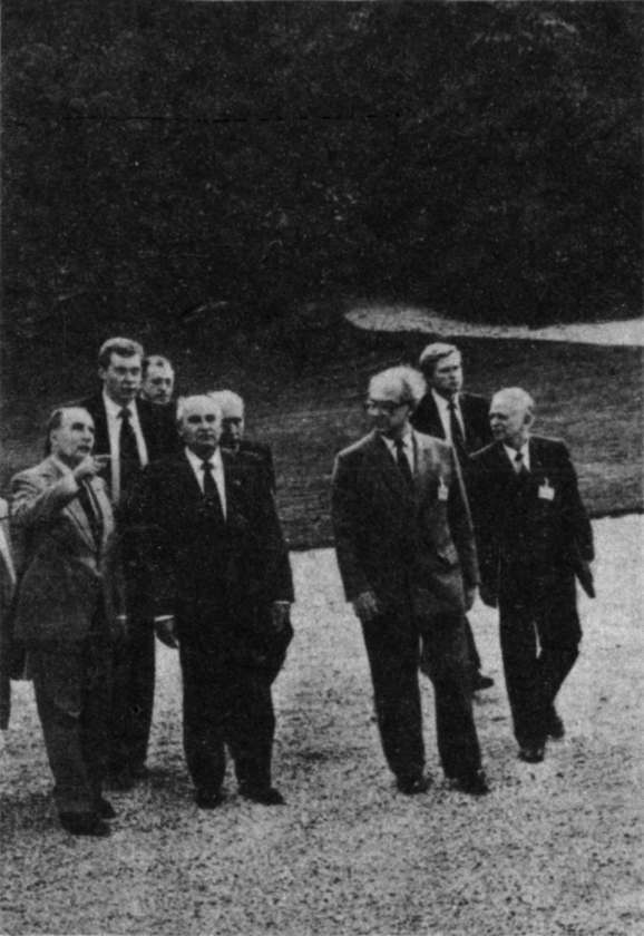 Три минуты истории - i_025.jpg