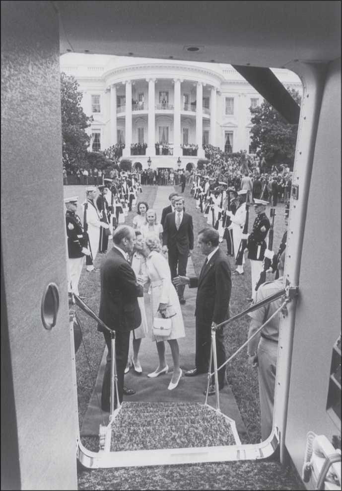 Беспокойный великан. Соединенные Штаты от Уотергейта до Буша против Гора (ЛП) - i_006.jpg